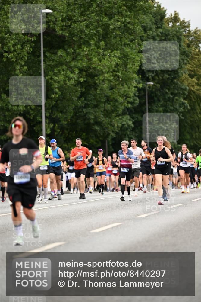 29.06.2025 - hella hamburg halbmarathon Dr. Thomas Lammeyer http://msf.ph/oto/8440297 29.06.2025 10:56:59 Kennedybrücke 1369, 2308, 2593, 2988, 3140, 3227, 3645, 3787, 5262, 6135, 6604, 6671, 6985, 7682, 7735, 7737, 7871, 8250, 8251, 9340, 10600, 10634, 10693, 10884, 11297 meine-sportfotos.de