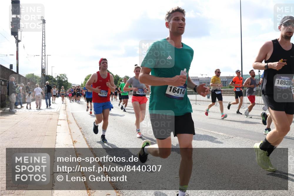 29.06.2025 - hella hamburg halbmarathon Lena Gebhardt http://msf.ph/oto/8440307 29.06.2025 09:52:51 Lombardsbrücke 9213, 4277, 16414, 18920, 1012, 1070, 1139, 1163, 1169, 1176, 1220, 1391, 1415, 1512, 1613, 1735, 1782, 2048, 2189, 2213, 2233, 2590, 2788, 2970, 3021, 3098, 3109, 3124, 3304, 3907, 3917, 3928, 4080, 4277, 4497, 4565, 4691, 4933, 4981, 5007, 5011, 5476, 5477, 5682, 6081, 6152, 6550, 6712, 6716, 7005, 7067, 7093, 7147, 7191, 7325, 7432, 7451, 7599, 7843, 7865, 7961, 8145, 8467, 8852, 10741, 10796, 11495, 11779, 12046, 13403, 13614, 14257 meine-sportfotos.de