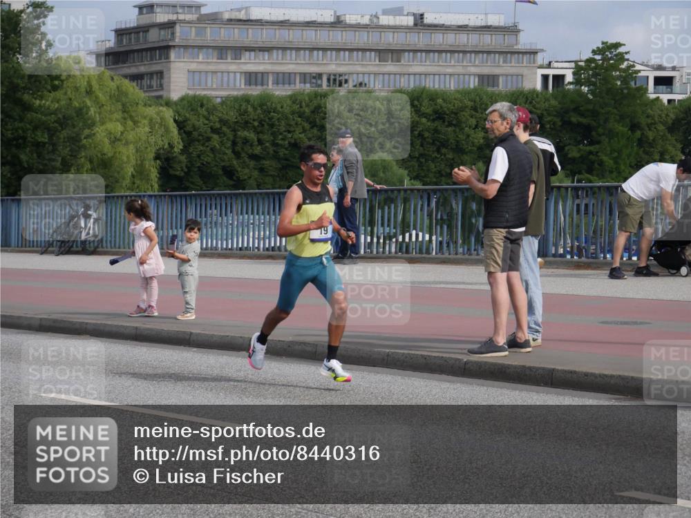 29.06.2025 - hella hamburg halbmarathon Luisa Fischer http://msf.ph/oto/8440316 29.06.2025 09:34:14 Kennedybrücke 19, 19 meine-sportfotos.de