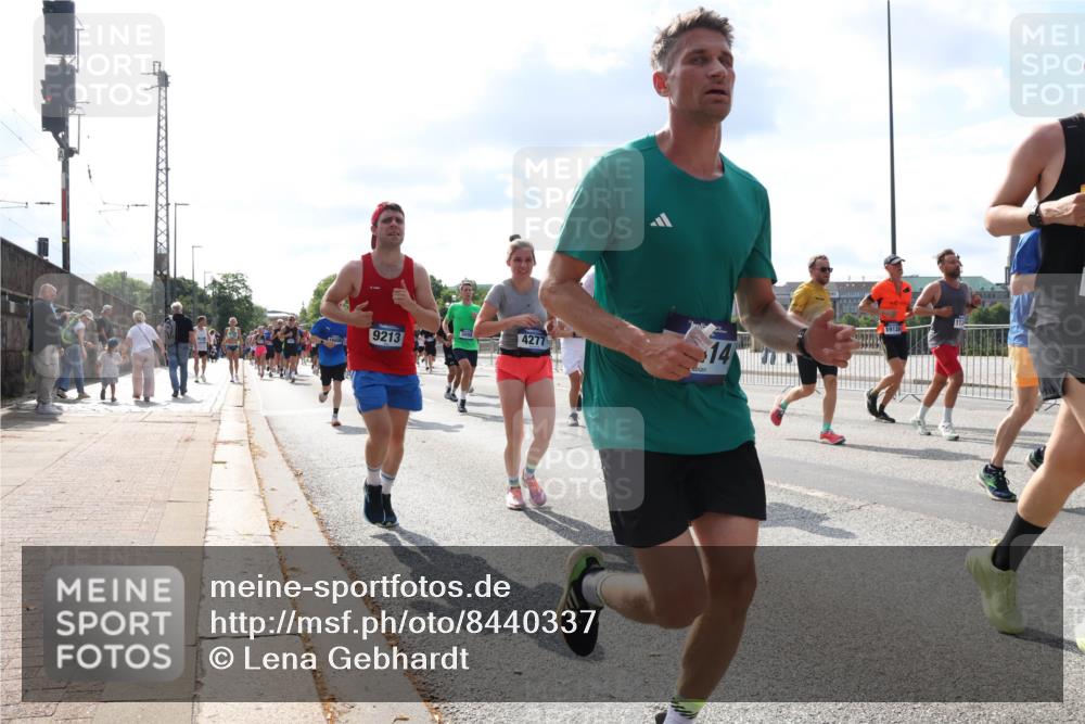 29.06.2025 - hella hamburg halbmarathon Lena Gebhardt http://msf.ph/oto/8440337 29.06.2025 09:52:51 Lombardsbrücke 4277, 9213, 14, 19123, 1012, 1070, 1139, 1163, 1169, 1176, 1220, 1391, 1415, 1512, 1613, 1735, 1782, 2048, 2189, 2213, 2233, 2590, 2788, 2970, 3021, 3098, 3109, 3124, 3304, 3907, 3917, 3928, 4080, 4277, 4497, 4565, 4691, 4933, 4981, 5007, 5011, 5476, 5477, 5682, 6081, 6152, 6550, 6712, 6716, 7005, 7067, 7093, 7147, 7191, 7325, 7432, 7451, 7599, 7843, 7865, 7961, 8145, 8467, 8852, 10741, 10796, 11495, 11779, 12046, 13403, 13614, 14257 meine-sportfotos.de
