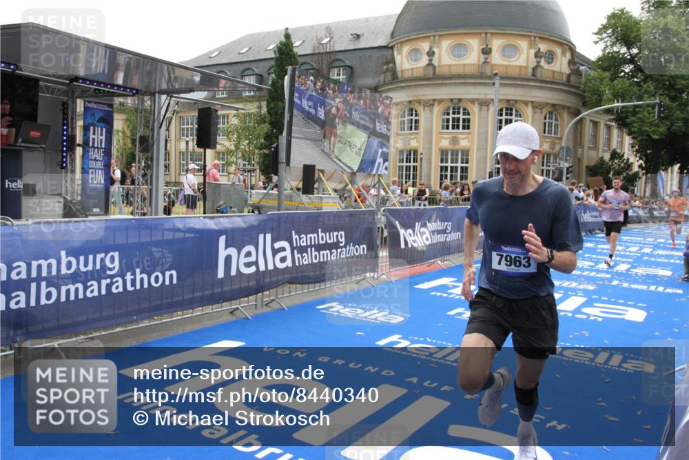 29.06.2025 - hella hamburg halbmarathon Michael Strokosch http://msf.ph/oto/8440340 29.06.2025 10:24:00 Ziel 7963, 11194, 12360, 13440, 14753 meine-sportfotos.de