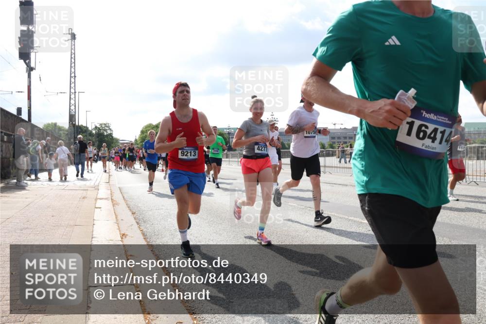 29.06.2025 - hella hamburg halbmarathon Lena Gebhardt http://msf.ph/oto/8440349 29.06.2025 09:52:51 Lombardsbrücke 9213, 3098, 4277, 10750, 16414, 113, 1012, 1070, 1139, 1163, 1169, 1176, 1220, 1391, 1415, 1512, 1613, 1735, 1782, 2048, 2189, 2213, 2233, 2590, 2788, 2970, 3021, 3098, 3109, 3124, 3304, 3907, 3917, 3928, 4080, 4277, 4497, 4565, 4691, 4933, 4981, 5007, 5011, 5476, 5477, 5682, 6081, 6152, 6550, 6712, 6716, 7005, 7067, 7093, 7147, 7191, 7325, 7432, 7451, 7599, 7843, 7865, 7961, 8145, 8467, 8852, 10741, 10796, 11495, 11779, 12046, 13403, 13614, 14257 meine-sportfotos.de