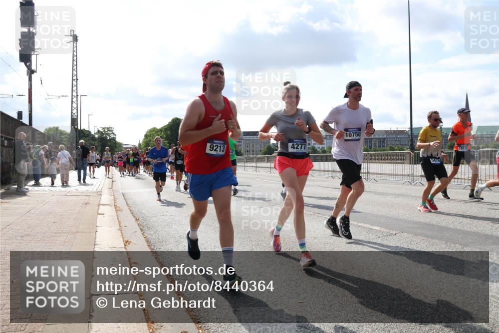 29.06.2025 - hella hamburg halbmarathon Lena Gebhardt http://msf.ph/oto/8440364 29.06.2025 09:52:51 Lombardsbrücke 9213, 4277, 10750, 19128, 1012, 1070, 1139, 1163, 1169, 1176, 1220, 1391, 1415, 1512, 1613, 1735, 1782, 2048, 2189, 2213, 2233, 2590, 2788, 2970, 3021, 3098, 3109, 3124, 3304, 3907, 3917, 3928, 4080, 4277, 4497, 4565, 4691, 4933, 4981, 5007, 5011, 5476, 5477, 5682, 6081, 6152, 6550, 6712, 6716, 7005, 7067, 7093, 7147, 7191, 7325, 7432, 7451, 7599, 7843, 7865, 7961, 8145, 8467, 8852, 10741, 10796, 11495, 11779, 12046, 13403, 13614, 14257 meine-sportfotos.de