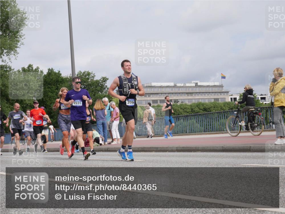29.06.2025 - hella hamburg halbmarathon Luisa Fischer http://msf.ph/oto/8440365 29.06.2025 10:20:56 Kennedybrücke 14420, 17200, 12401, 1476, 2931, 2094, 1458, 1554, 1622, 2094, 2147, 2548, 2931, 3138, 5002, 5004, 5294, 7094, 7641, 8144, 9798, 10509 meine-sportfotos.de