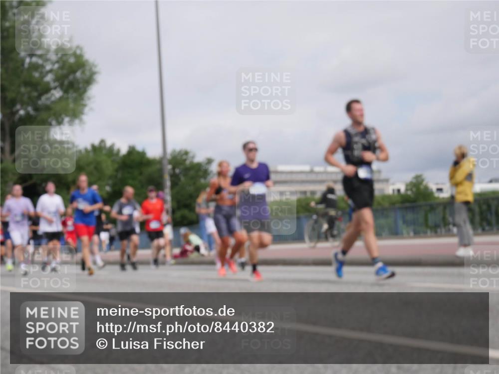 29.06.2025 - hella hamburg halbmarathon Luisa Fischer http://msf.ph/oto/8440382 29.06.2025 10:20:57 Kennedybrücke 1554, 1622, 2094, 2147, 2548, 2931, 3138, 5002, 5004, 5294, 7094, 7641, 8144, 9798, 10509 meine-sportfotos.de