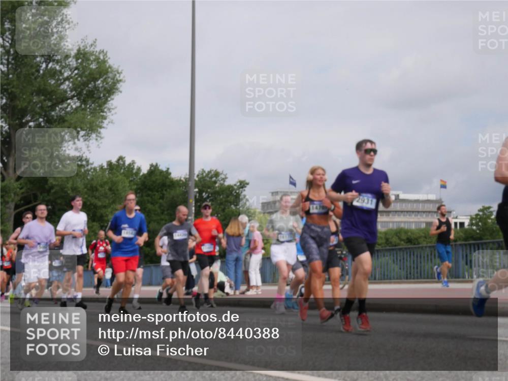 29.06.2025 - hella hamburg halbmarathon Luisa Fischer http://msf.ph/oto/8440388 29.06.2025 10:20:57 Kennedybrücke 14709, 2931, 1554, 1622, 2094, 2147, 2548, 2931, 3138, 5002, 5004, 5294, 7094, 7641, 8144, 9798, 10509 meine-sportfotos.de