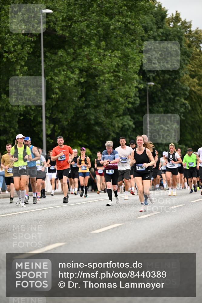 29.06.2025 - hella hamburg halbmarathon Dr. Thomas Lammeyer http://msf.ph/oto/8440389 29.06.2025 10:57:01 Kennedybrücke 1369, 2308, 2593, 2983, 2988, 3227, 3645, 3787, 5262, 6135, 6604, 6671, 7511, 7682, 7735, 7737, 7871, 8250, 8251, 9340, 10600, 10634, 10693, 10884, 11297 meine-sportfotos.de
