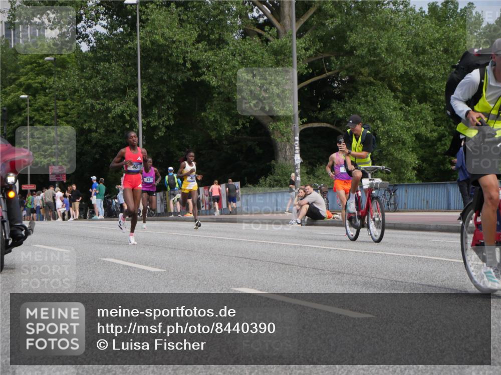 29.06.2025 - hella hamburg halbmarathon Luisa Fischer http://msf.ph/oto/8440390 29.06.2025 09:36:39 Kennedybrücke 48, 43, 43, 46, 48 meine-sportfotos.de