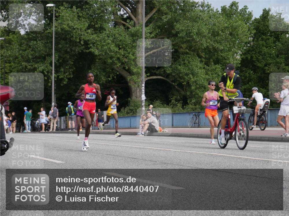 29.06.2025 - hella hamburg halbmarathon Luisa Fischer http://msf.ph/oto/8440407 29.06.2025 09:36:40 Kennedybrücke 48, 29, 43, 46, 48 meine-sportfotos.de