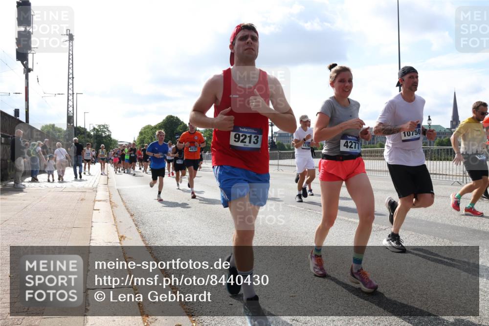 29.06.2025 - hella hamburg halbmarathon Lena Gebhardt http://msf.ph/oto/8440430 29.06.2025 09:52:51 Lombardsbrücke 15133, 4933, 9213, 10750, 4277, 1012, 1070, 1139, 1163, 1169, 1176, 1220, 1391, 1415, 1512, 1613, 1735, 1782, 2048, 2189, 2213, 2233, 2590, 2788, 2970, 3021, 3098, 3109, 3124, 3304, 3907, 3917, 3928, 4080, 4277, 4497, 4565, 4691, 4933, 4981, 5007, 5011, 5476, 5477, 5682, 6081, 6152, 6550, 6712, 6716, 7005, 7067, 7093, 7147, 7191, 7325, 7432, 7451, 7599, 7843, 7865, 7961, 8145, 8467, 8852, 10741, 10796, 11495, 11779, 12046, 13403, 13614, 14257 meine-sportfotos.de