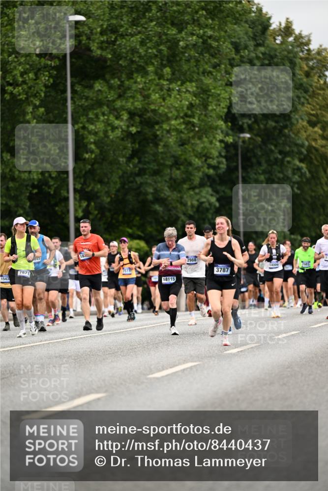29.06.2025 - hella hamburg halbmarathon Dr. Thomas Lammeyer http://msf.ph/oto/8440437 29.06.2025 10:57:01 Kennedybrücke 1369, 2308, 2593, 2983, 2988, 3227, 3645, 3787, 5262, 6135, 6604, 6671, 7511, 7682, 7735, 7737, 7871, 8250, 8251, 9340, 10600, 10634, 10693, 10884, 11297 meine-sportfotos.de