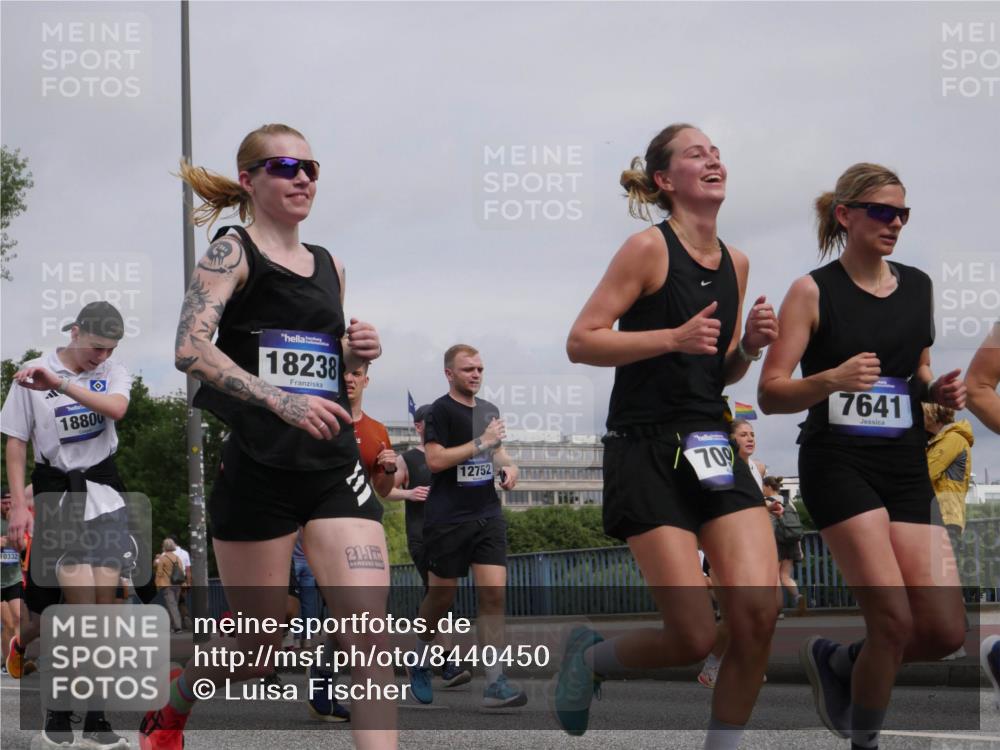29.06.2025 - hella hamburg halbmarathon Luisa Fischer http://msf.ph/oto/8440450 29.06.2025 10:21:06 Kennedybrücke 10332, 18800, 18238, 21, 1, 12752, 700, 7641, 1067, 1298, 1554, 1641, 1982, 2147, 2305, 2548, 3977, 4194, 4804, 5023, 5294, 7094, 7641, 8248, 9539, 9586, 9734, 9798, 10332, 10831 meine-sportfotos.de