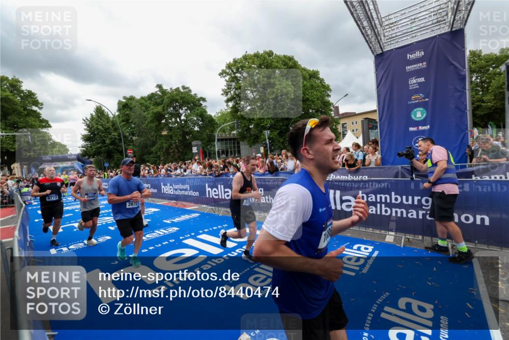 29.06.2025 - hella hamburg halbmarathon Zöllner http://msf.ph/oto/8440474 29.06.2025 10:55:58 Ziel 1179, 2612, 3256, 3668, 4772, 7147, 7976, 8968, 9246, 10084, 14867, 15184, 15868, 15884, 18867 meine-sportfotos.de