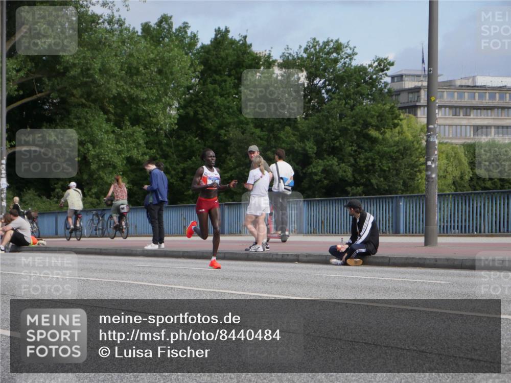 29.06.2025 - hella hamburg halbmarathon Luisa Fischer http://msf.ph/oto/8440484 29.06.2025 09:37:09 Kennedybrücke 36, 39 meine-sportfotos.de