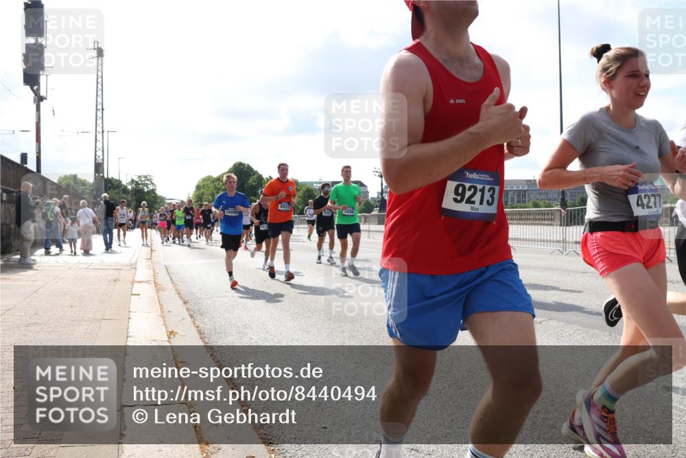 29.06.2025 - hella hamburg halbmarathon Lena Gebhardt http://msf.ph/oto/8440494 29.06.2025 09:52:52 Lombardsbrücke 16000, 1513, 4933, 3662, 3098, 9213, 4277, 1012, 1070, 1163, 1169, 1176, 1220, 1391, 1415, 1512, 1613, 1735, 1782, 2048, 2189, 2213, 2233, 2590, 2788, 2970, 3021, 3098, 3109, 3124, 3304, 3907, 3917, 3928, 4080, 4277, 4497, 4565, 4691, 4933, 4981, 5007, 5011, 5132, 5476, 5477, 5682, 6081, 6152, 6550, 6712, 6716, 7005, 7067, 7093, 7147, 7191, 7325, 7432, 7451, 7599, 7843, 7865, 7961, 8145, 8467, 8852, 10741, 10796, 11779, 12046, 13403, 13614, 14257 meine-sportfotos.de
