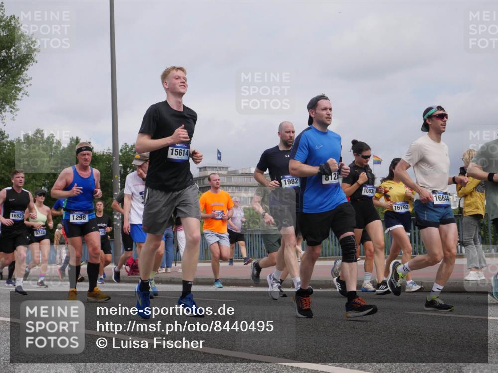 29.06.2025 - hella hamburg halbmarathon Luisa Fischer http://msf.ph/oto/8440495 29.06.2025 10:21:10 Kennedybrücke 16829, 8248, 1298, 15614, 598, 1982, 8128, 10831, 16792, 16644, 1067, 1298, 1477, 1641, 1982, 2305, 3977, 4194, 4738, 4804, 5023, 7649, 8248, 9539, 9586, 9717, 9734, 10332, 10831 meine-sportfotos.de