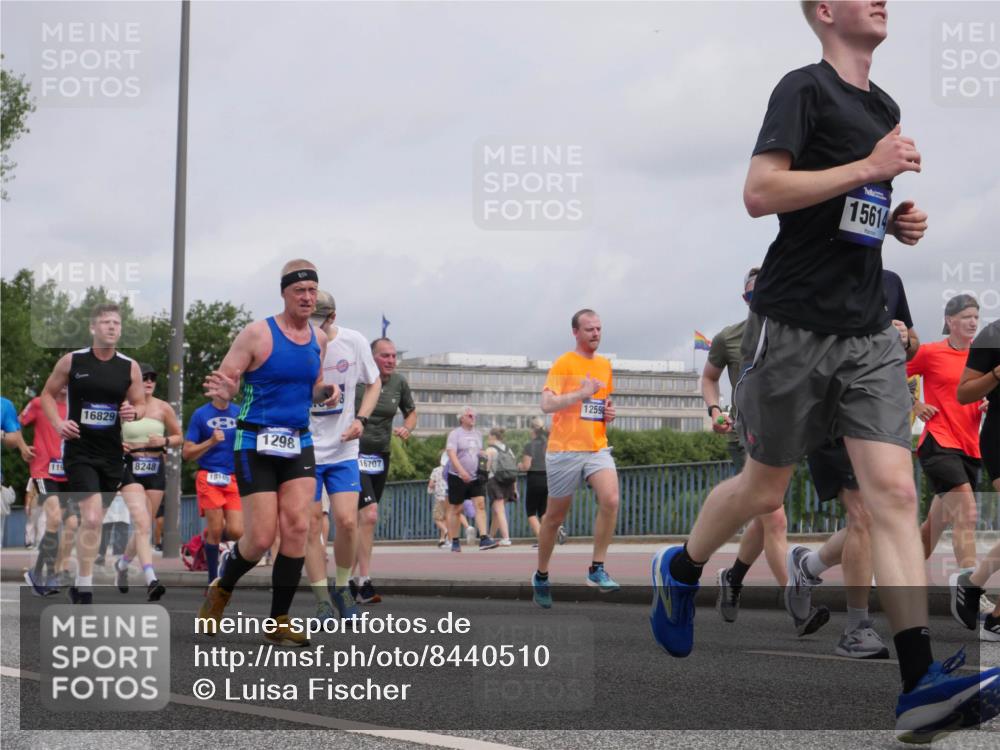 29.06.2025 - hella hamburg halbmarathon Luisa Fischer http://msf.ph/oto/8440510 29.06.2025 10:21:11 Kennedybrücke 16829, 119, 8248, 18145, 1298, 16707, 12598, 30, 15614, 1067, 1298, 1477, 1641, 1982, 2087, 2305, 3482, 3977, 4194, 4738, 4804, 5023, 5290, 7649, 7882, 8248, 9539, 9586, 9717, 9734, 9834, 10332, 10831 meine-sportfotos.de