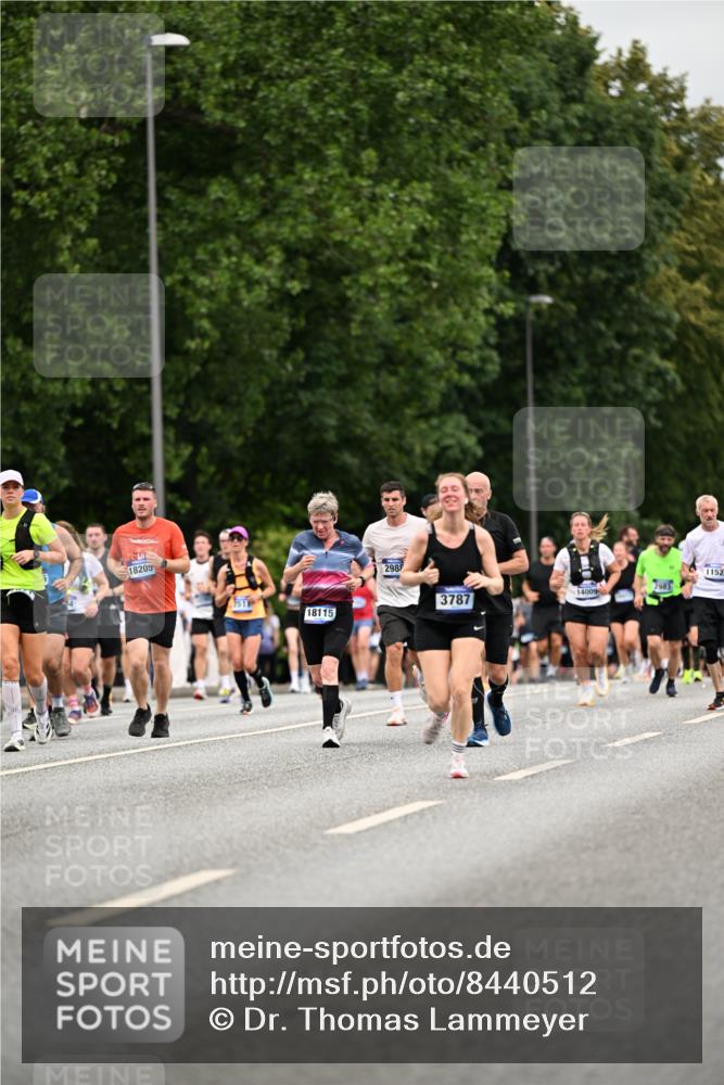 29.06.2025 - hella hamburg halbmarathon Dr. Thomas Lammeyer http://msf.ph/oto/8440512 29.06.2025 10:57:02 Kennedybrücke 1369, 2308, 2593, 2983, 2988, 3227, 3645, 3787, 5262, 6135, 6604, 6671, 7511, 7682, 7735, 7737, 7871, 8250, 8251, 9340, 10600, 10634, 10693, 10884, 11297 meine-sportfotos.de