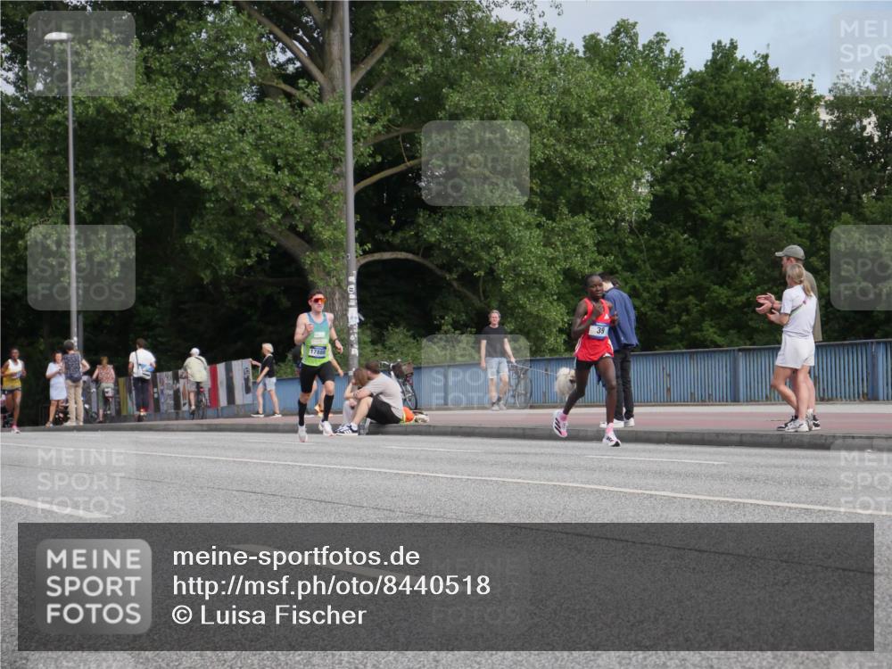29.06.2025 - hella hamburg halbmarathon Luisa Fischer http://msf.ph/oto/8440518 29.06.2025 09:37:16 Kennedybrücke 17888, 39, 39, 47 meine-sportfotos.de