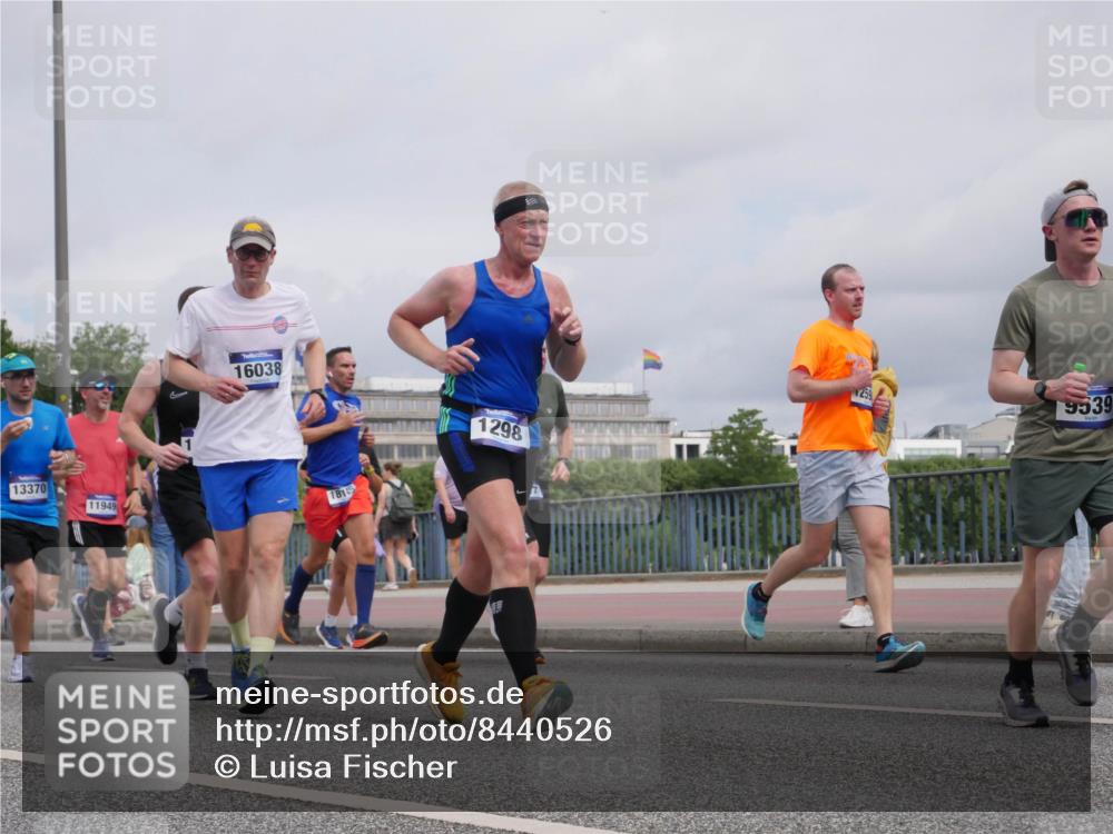 29.06.2025 - hella hamburg halbmarathon Luisa Fischer http://msf.ph/oto/8440526 29.06.2025 10:21:12 Kennedybrücke 16038, 13370, 11949, 18145, 1298, 9539, 1067, 1298, 1477, 1982, 2087, 2305, 3482, 3977, 4194, 4738, 5023, 5290, 6332, 7160, 7649, 7882, 8248, 9539, 9586, 9717, 9734, 9834, 10332, 10831 meine-sportfotos.de