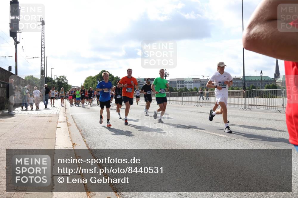 29.06.2025 - hella hamburg halbmarathon Lena Gebhardt http://msf.ph/oto/8440531 29.06.2025 09:52:52 Lombardsbrücke 15133, 4933, 3098, 5682, 15760, 1012, 1070, 1163, 1169, 1176, 1220, 1391, 1415, 1512, 1613, 1735, 1782, 2048, 2189, 2213, 2233, 2590, 2788, 2970, 3021, 3098, 3109, 3124, 3304, 3907, 3917, 3928, 4080, 4277, 4497, 4565, 4691, 4933, 4981, 5007, 5011, 5132, 5476, 5477, 5682, 6081, 6152, 6550, 6712, 6716, 7005, 7067, 7093, 7147, 7191, 7325, 7432, 7451, 7599, 7843, 7865, 7961, 8145, 8467, 8852, 10741, 10796, 11779, 12046, 13403, 13614, 14257 meine-sportfotos.de