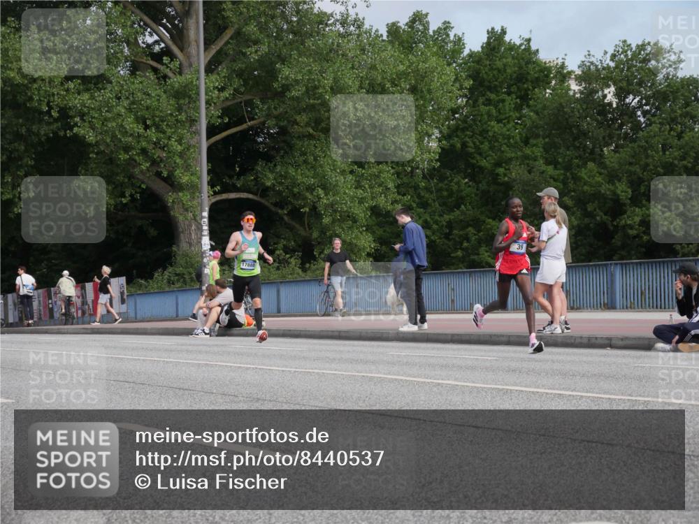 29.06.2025 - hella hamburg halbmarathon Luisa Fischer http://msf.ph/oto/8440537 29.06.2025 09:37:17 Kennedybrücke 17888, 39, 39, 47 meine-sportfotos.de