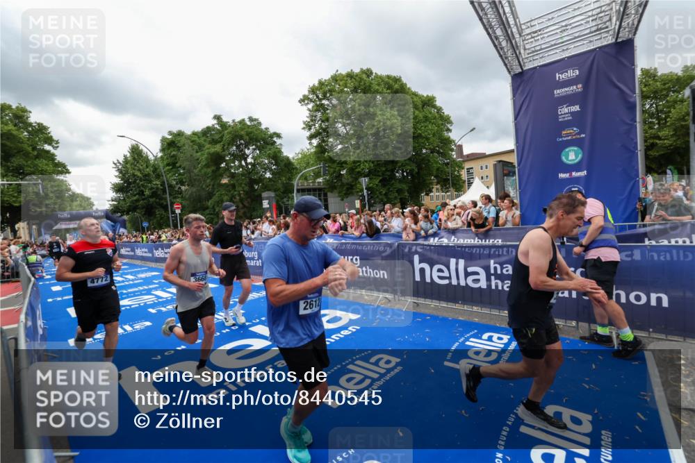 29.06.2025 - hella hamburg halbmarathon Zöllner http://msf.ph/oto/8440545 29.06.2025 10:55:59 Ziel 2612, 3256, 3668, 4772, 7147, 7976, 8968, 9246, 10084, 14867, 15184, 15868, 15884, 16176, 18867 meine-sportfotos.de