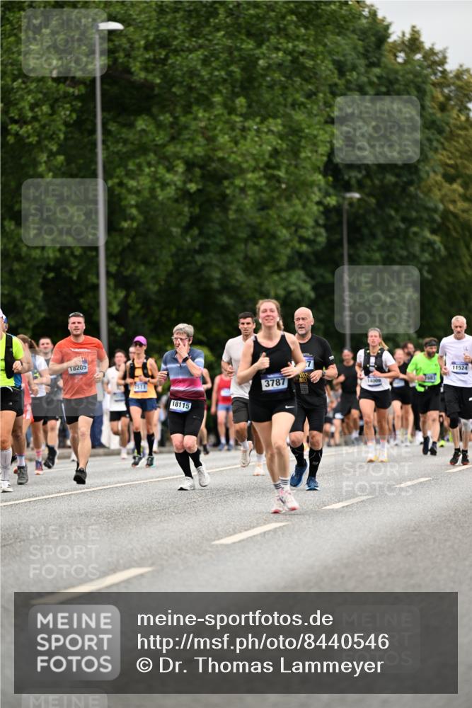 29.06.2025 - hella hamburg halbmarathon Dr. Thomas Lammeyer http://msf.ph/oto/8440546 29.06.2025 10:57:02 Kennedybrücke 1369, 2308, 2593, 2983, 2988, 3227, 3645, 3787, 5262, 6135, 6604, 6671, 7511, 7682, 7735, 7737, 7871, 8250, 8251, 9340, 10600, 10634, 10693, 10884, 11297 meine-sportfotos.de