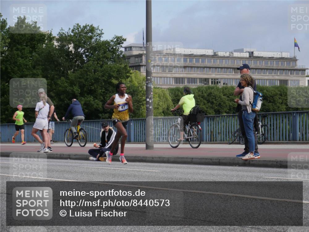 29.06.2025 - hella hamburg halbmarathon Luisa Fischer http://msf.ph/oto/8440573 29.06.2025 09:37:24 Kennedybrücke 47, 47 meine-sportfotos.de