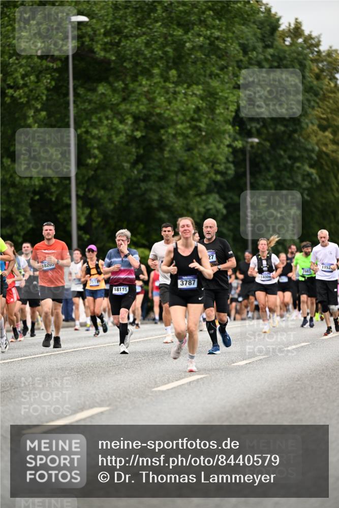 29.06.2025 - hella hamburg halbmarathon Dr. Thomas Lammeyer http://msf.ph/oto/8440579 29.06.2025 10:57:02 Kennedybrücke 1369, 2308, 2593, 2983, 2988, 3227, 3645, 3787, 5262, 6135, 6604, 6671, 7511, 7682, 7735, 7737, 7871, 8250, 8251, 9340, 10600, 10634, 10693, 10884, 11297 meine-sportfotos.de