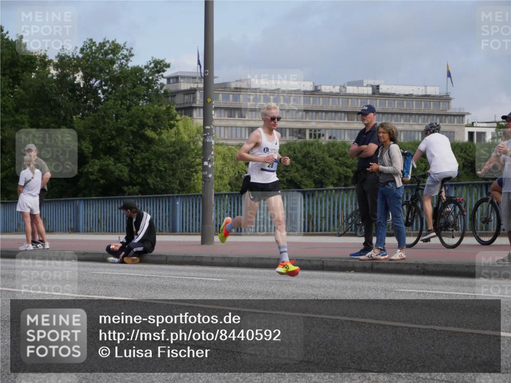 29.06.2025 - hella hamburg halbmarathon Luisa Fischer http://msf.ph/oto/8440592 29.06.2025 09:37:36 Kennedybrücke 28, 100, 28 meine-sportfotos.de