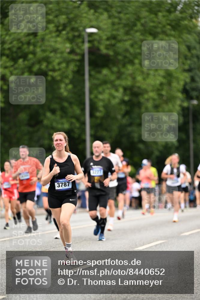 29.06.2025 - hella hamburg halbmarathon Dr. Thomas Lammeyer http://msf.ph/oto/8440652 29.06.2025 10:57:05 Kennedybrücke 2308, 2420, 2593, 2983, 2988, 3227, 3645, 3787, 5262, 6135, 6604, 6671, 7032, 7511, 7682, 7735, 7871, 8250, 8251, 9340, 10080, 10417, 10568, 10600, 10634, 10693, 10884 meine-sportfotos.de