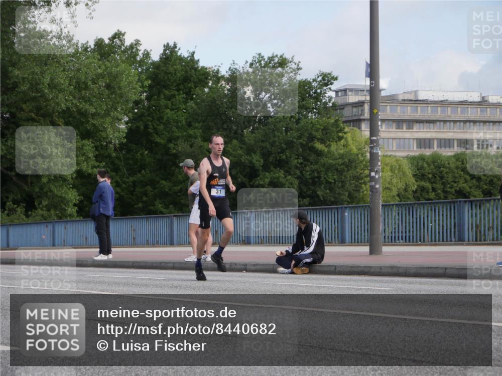 29.06.2025 - hella hamburg halbmarathon Luisa Fischer http://msf.ph/oto/8440682 29.06.2025 09:38:57 Kennedybrücke 0000, 31, 31 meine-sportfotos.de