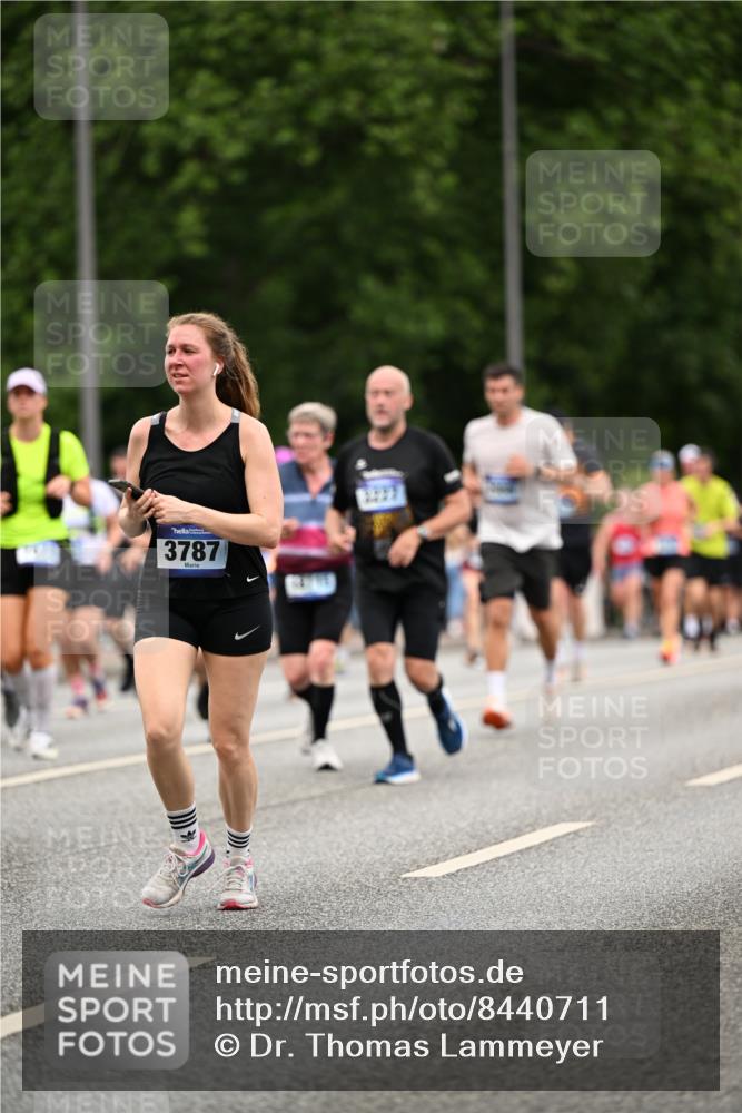 29.06.2025 - hella hamburg halbmarathon Dr. Thomas Lammeyer http://msf.ph/oto/8440711 29.06.2025 10:57:06 Kennedybrücke 2308, 2420, 2593, 2983, 2988, 3227, 3645, 3787, 6135, 6604, 6671, 7032, 7511, 7682, 7735, 7871, 8250, 8251, 9340, 10080, 10417, 10568, 10600, 10634, 10693, 10884 meine-sportfotos.de