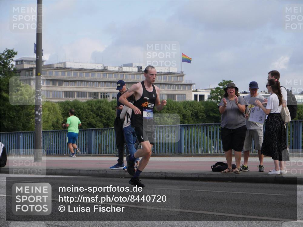 29.06.2025 - hella hamburg halbmarathon Luisa Fischer http://msf.ph/oto/8440720 29.06.2025 09:38:59 Kennedybrücke 31, 31 meine-sportfotos.de