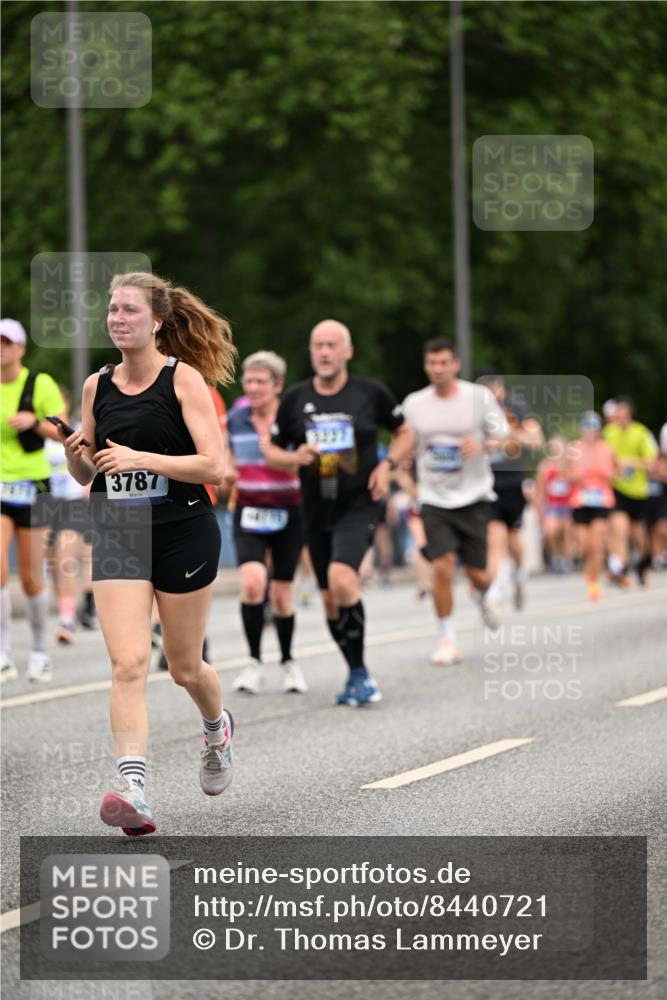 29.06.2025 - hella hamburg halbmarathon Dr. Thomas Lammeyer http://msf.ph/oto/8440721 29.06.2025 10:57:06 Kennedybrücke 2308, 2420, 2593, 2983, 2988, 3227, 3645, 3787, 6135, 6604, 6671, 7032, 7511, 7682, 7735, 7871, 8250, 8251, 9340, 10080, 10417, 10568, 10600, 10634, 10693, 10884 meine-sportfotos.de