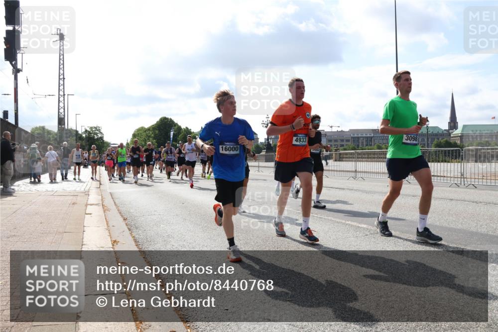 29.06.2025 - hella hamburg halbmarathon Lena Gebhardt http://msf.ph/oto/8440768 29.06.2025 09:52:53 Lombardsbrücke 16000, 4933, 082, 3098, 1012, 1070, 1163, 1169, 1176, 1220, 1391, 1415, 1512, 1613, 1735, 1782, 2048, 2189, 2213, 2233, 2590, 2788, 2970, 3021, 3098, 3109, 3124, 3304, 3907, 3917, 3928, 4080, 4277, 4497, 4691, 4933, 4981, 4997, 5007, 5011, 5132, 5476, 5477, 5682, 6081, 6152, 6550, 6712, 6716, 7005, 7067, 7093, 7147, 7191, 7325, 7432, 7451, 7599, 7843, 7865, 7961, 8145, 8467, 8664, 8852, 10796, 11779, 12046, 13403, 13614, 14257 meine-sportfotos.de
