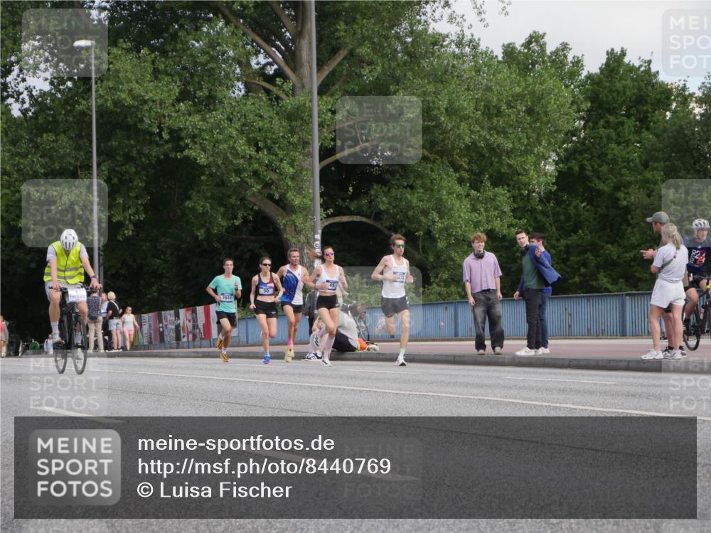 29.06.2025 - hella hamburg halbmarathon Luisa Fischer http://msf.ph/oto/8440769 29.06.2025 09:39:36 Kennedybrücke 3944, 50, 45, 50, 3944 meine-sportfotos.de