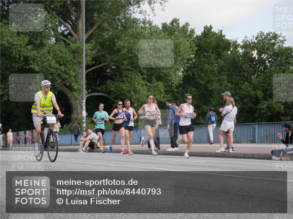 29.06.2025 - hella hamburg halbmarathon Luisa Fischer http://msf.ph/oto/8440793 29.06.2025 09:39:37 Kennedybrücke 3944, 673, 45, 50, 3944 meine-sportfotos.de