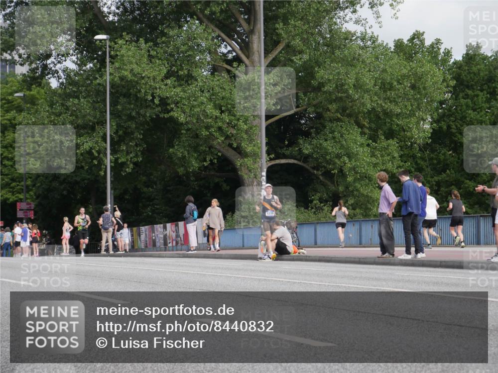 29.06.2025 - hella hamburg halbmarathon Luisa Fischer http://msf.ph/oto/8440832 29.06.2025 09:40:06 Kennedybrücke 4116, 4116 meine-sportfotos.de