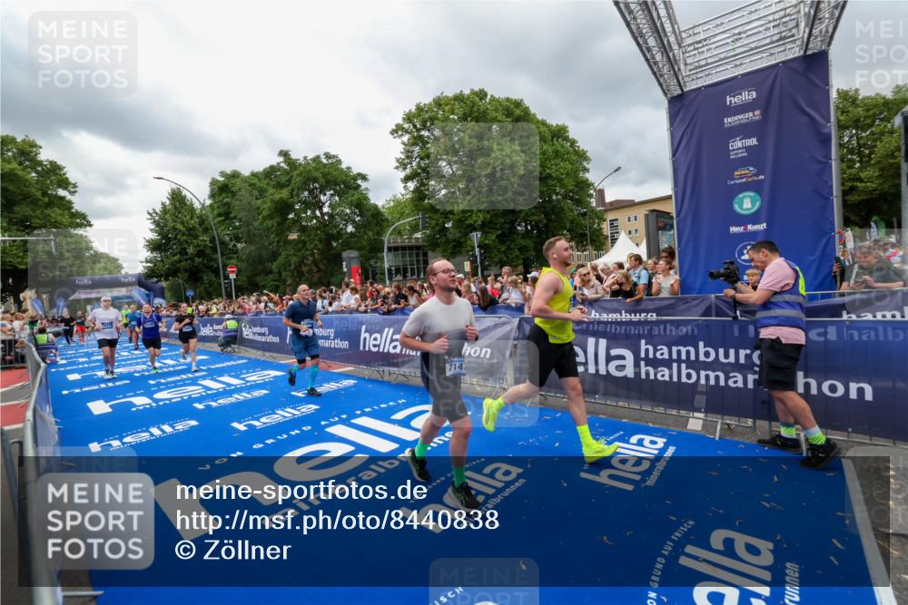 29.06.2025 - hella hamburg halbmarathon Zöllner http://msf.ph/oto/8440838 29.06.2025 10:56:04 Ziel 1180, 3042, 3058, 7147, 7594, 10084, 14867, 15184, 15868, 15884, 16176, 18212 meine-sportfotos.de