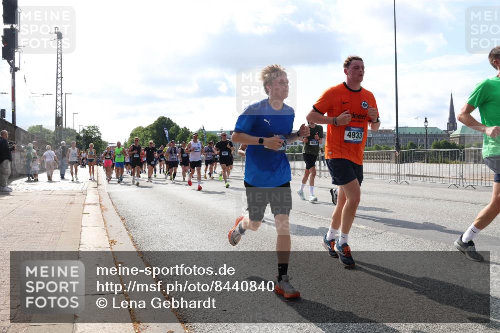 29.06.2025 - hella hamburg halbmarathon Lena Gebhardt http://msf.ph/oto/8440840 29.06.2025 09:52:54 Lombardsbrücke 15334, 4933, 1012, 1070, 1163, 1169, 1176, 1220, 1391, 1415, 1512, 1613, 1735, 1782, 2048, 2189, 2213, 2233, 2590, 2788, 2970, 3021, 3098, 3109, 3124, 3304, 3907, 3917, 3928, 4080, 4277, 4497, 4691, 4933, 4981, 4997, 5007, 5011, 5132, 5476, 5477, 5682, 6081, 6152, 6550, 6712, 6716, 7005, 7067, 7093, 7147, 7191, 7325, 7432, 7451, 7599, 7843, 7865, 7961, 8145, 8467, 8664, 8852, 10796, 11779, 12046, 13403, 13614, 14257 meine-sportfotos.de
