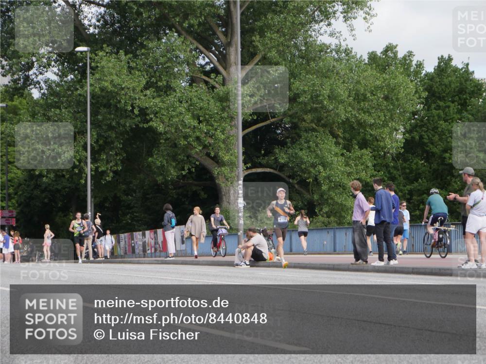 29.06.2025 - hella hamburg halbmarathon Luisa Fischer http://msf.ph/oto/8440848 29.06.2025 09:40:07 Kennedybrücke 4116, 4116 meine-sportfotos.de