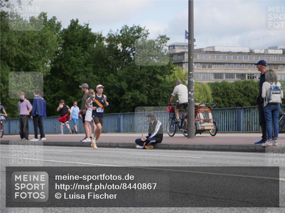 29.06.2025 - hella hamburg halbmarathon Luisa Fischer http://msf.ph/oto/8440867 29.06.2025 09:40:09 Kennedybrücke 4116 meine-sportfotos.de
