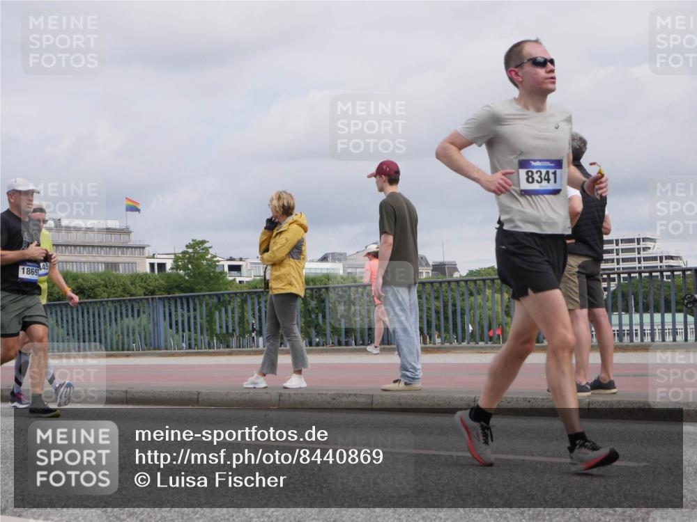 29.06.2025 - hella hamburg halbmarathon Luisa Fischer http://msf.ph/oto/8440869 29.06.2025 10:21:37 Kennedybrücke 1869, 8341, 1234, 2335, 2821, 4123, 4383, 7121, 7445, 8067, 8341, 9222, 9276 meine-sportfotos.de