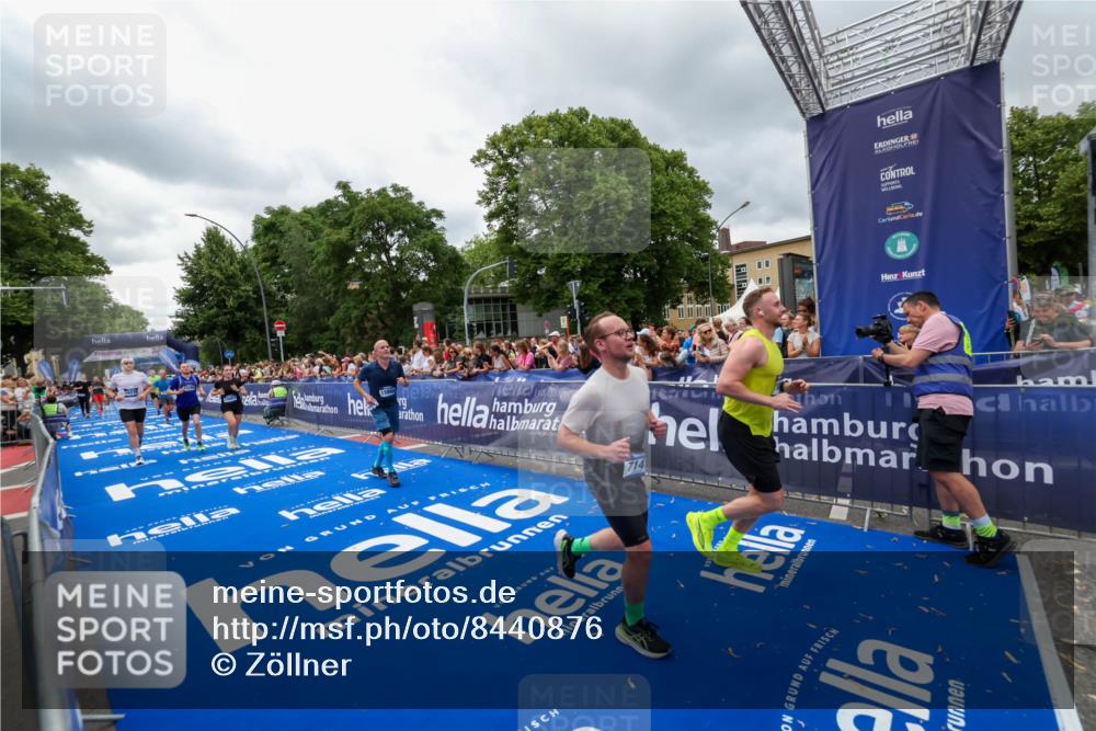 29.06.2025 - hella hamburg halbmarathon Zöllner http://msf.ph/oto/8440876 29.06.2025 10:56:04 Ziel 1180, 3042, 3058, 7147, 7594, 10084, 14867, 15184, 15868, 15884, 16176, 18212 meine-sportfotos.de