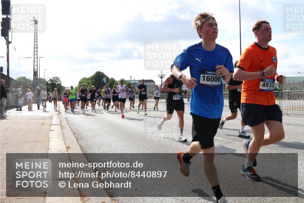 29.06.2025 - hella hamburg halbmarathon Lena Gebhardt http://msf.ph/oto/8440897 29.06.2025 09:52:54 Lombardsbrücke 15133, 16000, 56, 4933, 1012, 1070, 1163, 1169, 1176, 1220, 1391, 1415, 1512, 1613, 1735, 1782, 2048, 2189, 2213, 2233, 2590, 2788, 2970, 3021, 3098, 3109, 3124, 3304, 3907, 3917, 3928, 4080, 4277, 4497, 4691, 4933, 4981, 4997, 5007, 5011, 5132, 5476, 5477, 5682, 6081, 6152, 6550, 6712, 6716, 7005, 7067, 7093, 7147, 7191, 7325, 7432, 7451, 7599, 7843, 7865, 7961, 8145, 8467, 8664, 8852, 10796, 11779, 12046, 13403, 13614, 14257 meine-sportfotos.de