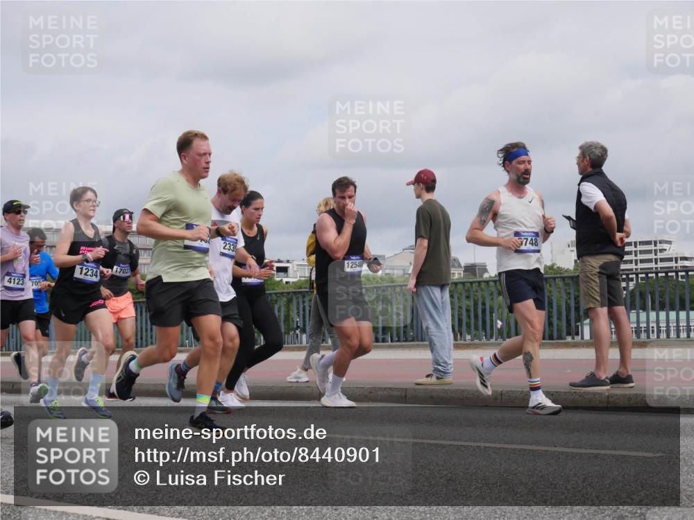 29.06.2025 - hella hamburg halbmarathon Luisa Fischer http://msf.ph/oto/8440901 29.06.2025 10:21:41 Kennedybrücke 4123, 705, 1234, 17021, 233, 12548, 748, 1234, 2335, 2821, 3202, 4123, 4383, 5611, 5733, 7121, 7445, 8067, 8665, 9222, 9276, 9505, 10467, 10502, 10856 meine-sportfotos.de