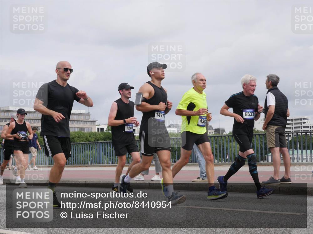 29.06.2025 - hella hamburg halbmarathon Luisa Fischer http://msf.ph/oto/8440954 29.06.2025 10:21:46 Kennedybrücke 3780, 1289, 6533, 14770, 438, 1521, 3202, 4123, 4383, 5264, 5266, 5611, 5733, 5910, 6413, 7121, 7445, 7454, 8067, 8665, 9276, 9505, 10467, 10502, 10856 meine-sportfotos.de