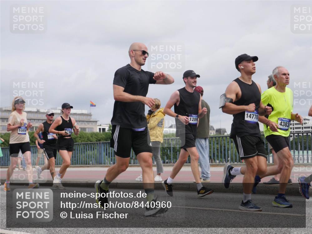 29.06.2025 - hella hamburg halbmarathon Luisa Fischer http://msf.ph/oto/8440960 29.06.2025 10:21:46 Kennedybrücke 10856, 170, 780, 1289, 14770, 4383, 1521, 3202, 4123, 4383, 5264, 5266, 5611, 5733, 5910, 6413, 7121, 7445, 7454, 8067, 8665, 9276, 9505, 10467, 10502, 10856 meine-sportfotos.de